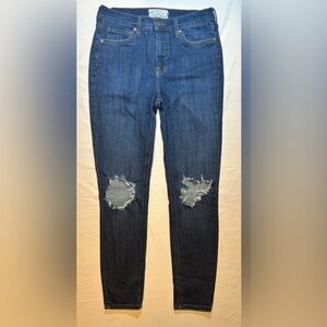 Free People busted knee skinny jeans size 29